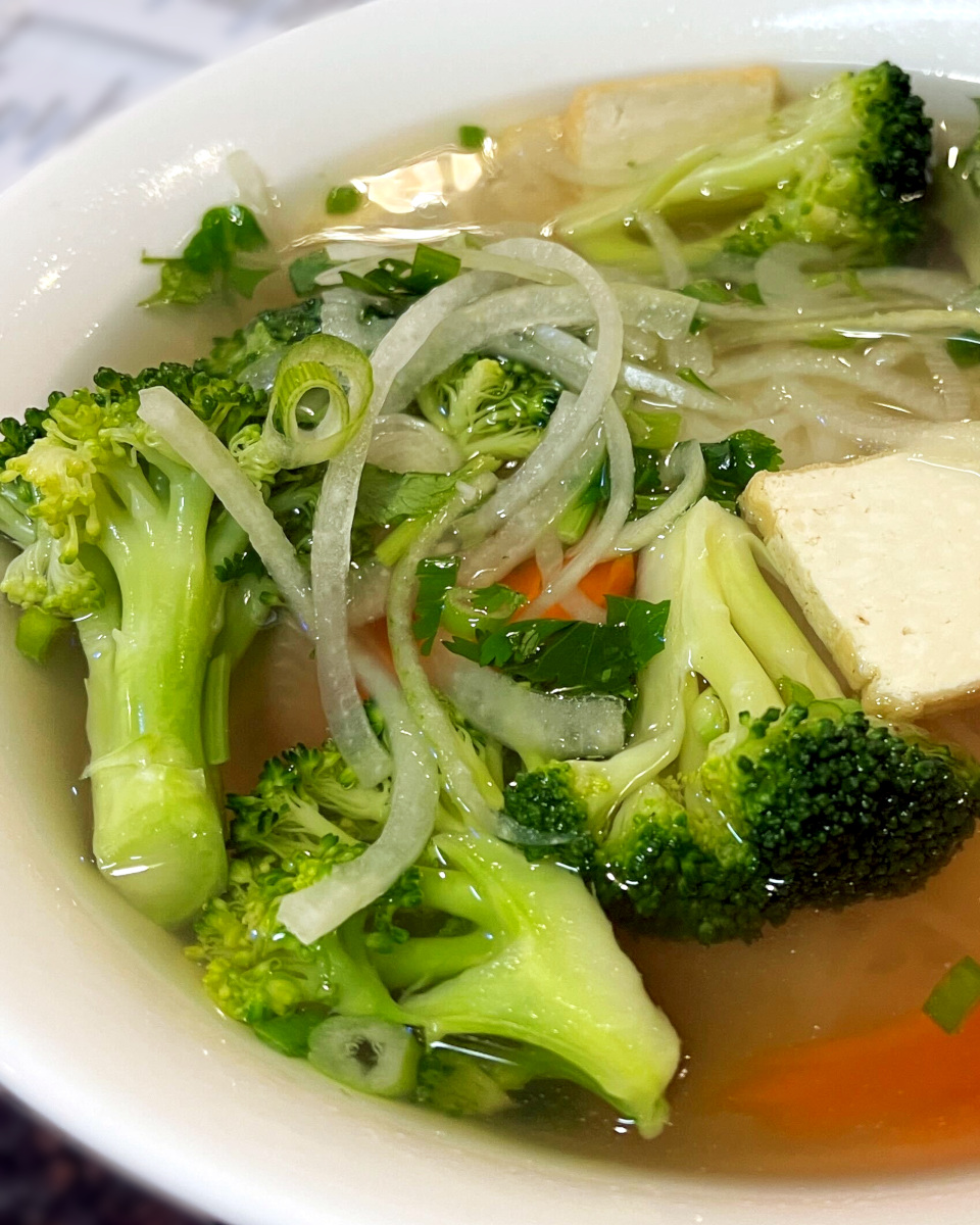 Pho An's vegetarian pho is full of green fresh broccollis, tofu, and carrots. Its soup is clean and golden.